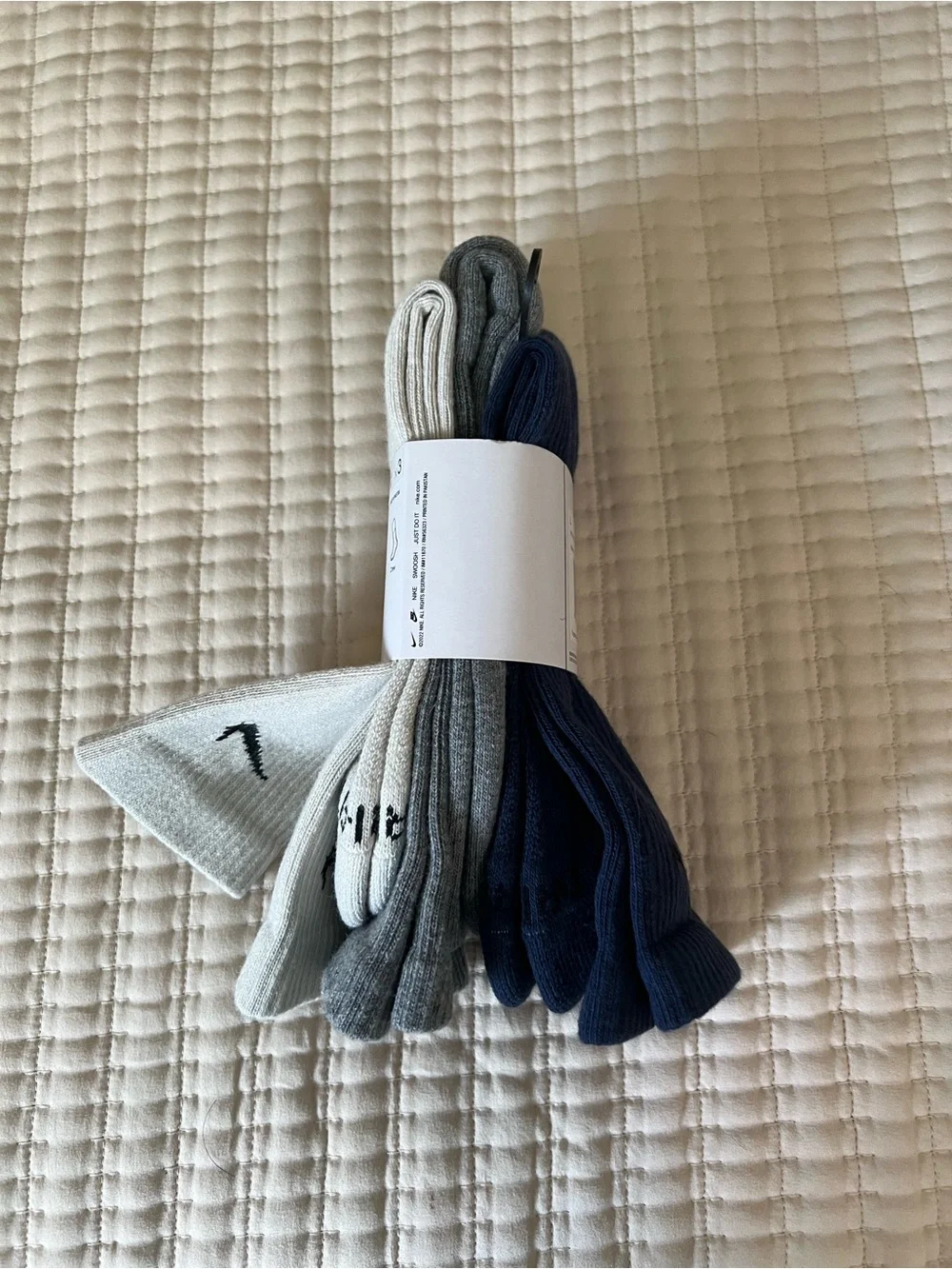 Brand New Nike Everyday Plus Crew Socks - Light Gray & White with Black Swoosh